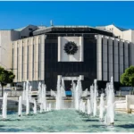 Изключително тежко е състоянието на детето, паднало от парапет на НДК, съобщиха от "Пирогов"