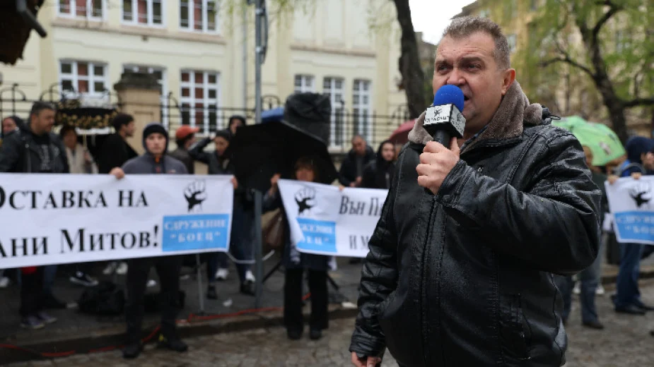 Протест на БОЕЦ пред сградата на МВР с искане на оставката на министър Даниел Митов, БОЕЦ внесе три сигнала - до МВР, ВКС и Министерството на правосъдието