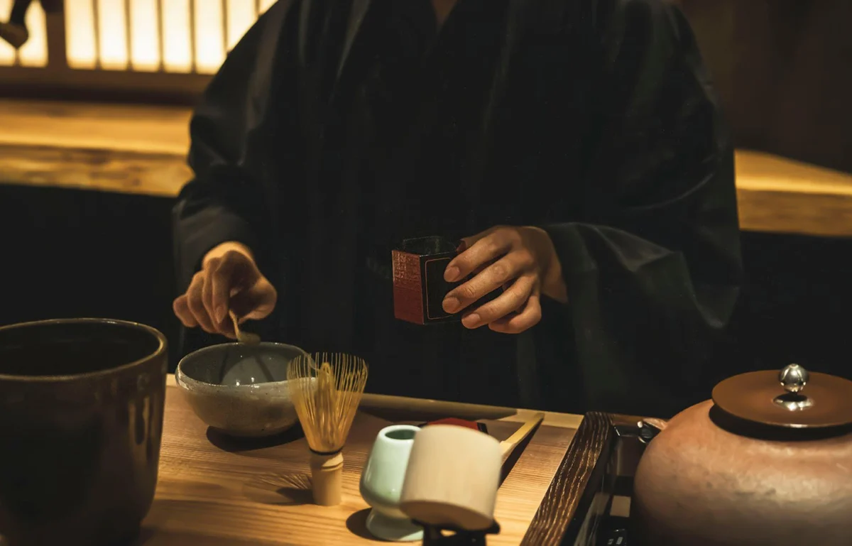 Шефът на компанията за напитки Suntory подава оставка след разследване за наркотици