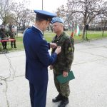 награден български офицер