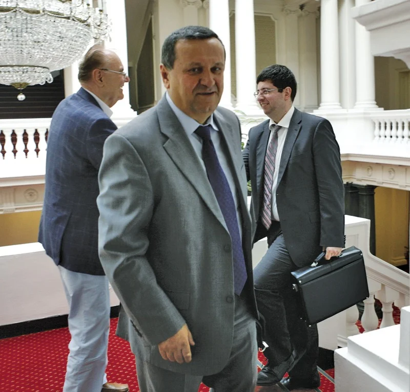 Министър Адемов иска парите за временна заетост да отиват към бизнеса.