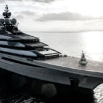 Руска суперяхта премина през Ормузкия проток въпреки блокадата