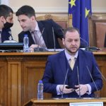 Парламент Борислав Сандов
