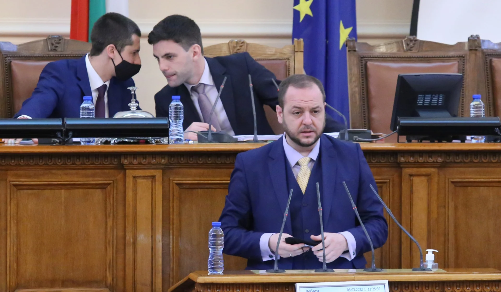 Парламент Борислав Сандов