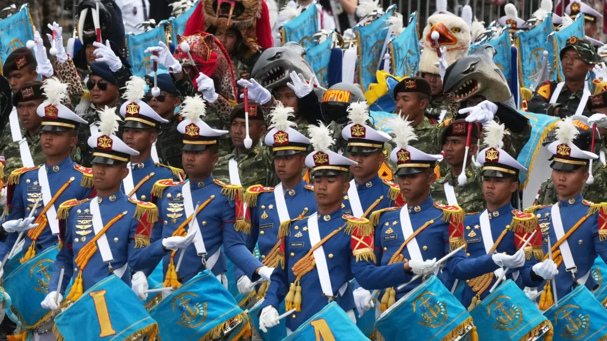 Индонезийски военни на френския националедн празник 2025