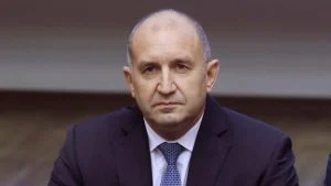 Румен Радев се чуди дали и други представители на съдебната власт не са минали през дивана на Еврото