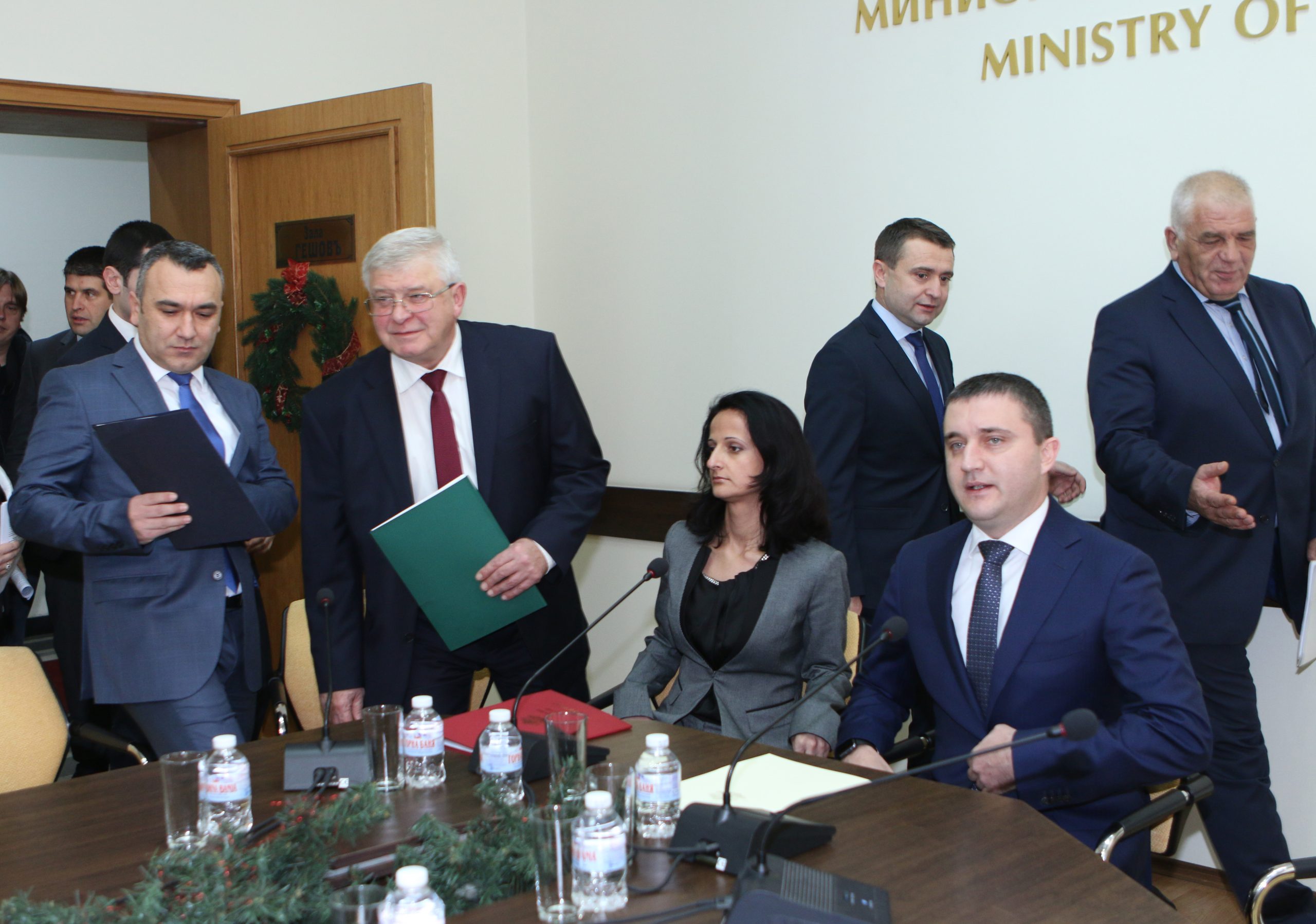 Владислав Горанов -  министър на финансите Карина Караиванова