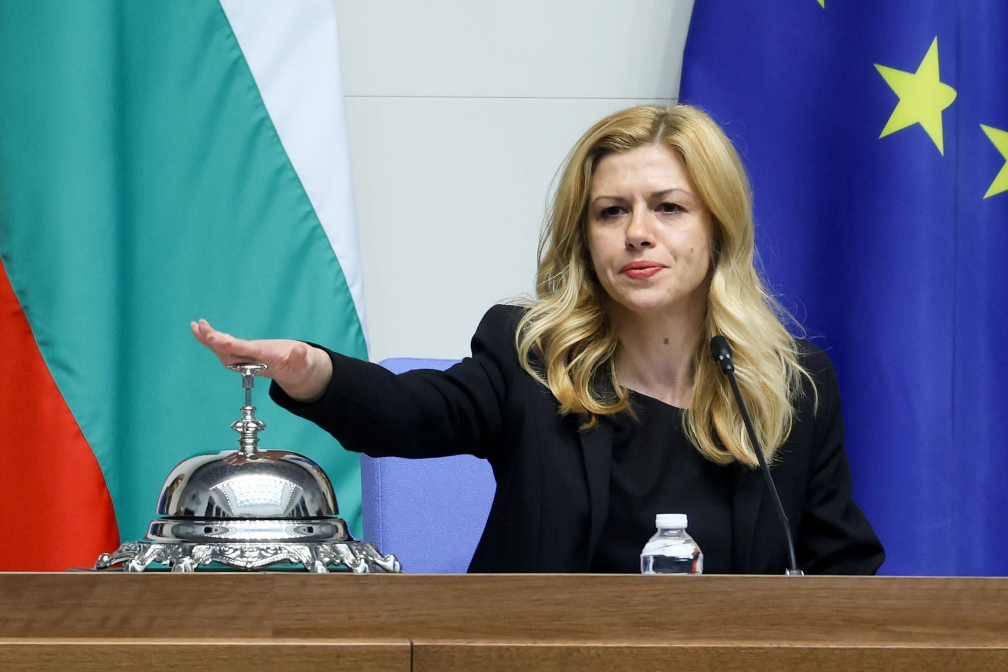 Депутатите излизат в двуседмична ваканция заради президентските избори