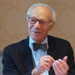 Лорънс Робърт Клайн (Lawrence Robert Klein). Американският икономист е удостоен с Нобелова награда за икономика през 1980 г.
