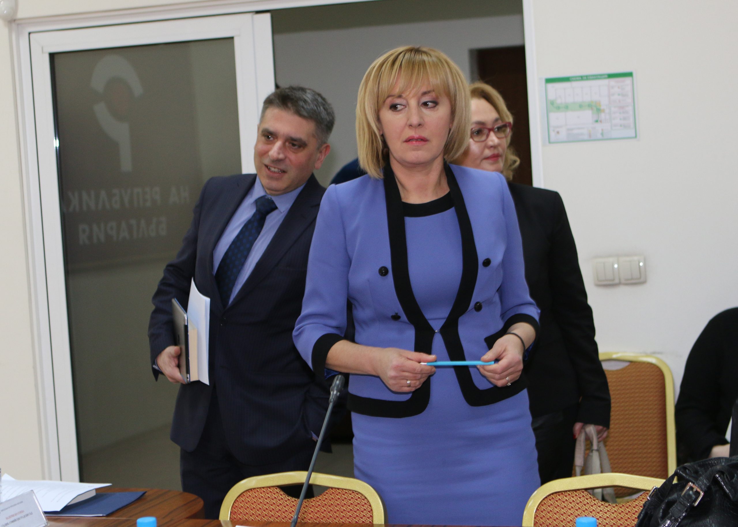Омбудсманът Мая Манолова организира обществено обсъждане на тема: „Защита от неравноправни клаузи и свръхпривилегиите на банките”.....