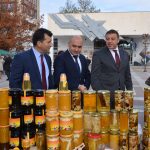В Благоевград заместник-министър Грудев и кметът на общината д-р Атанас Камбитов откриха и фермерски пазар в областния център.