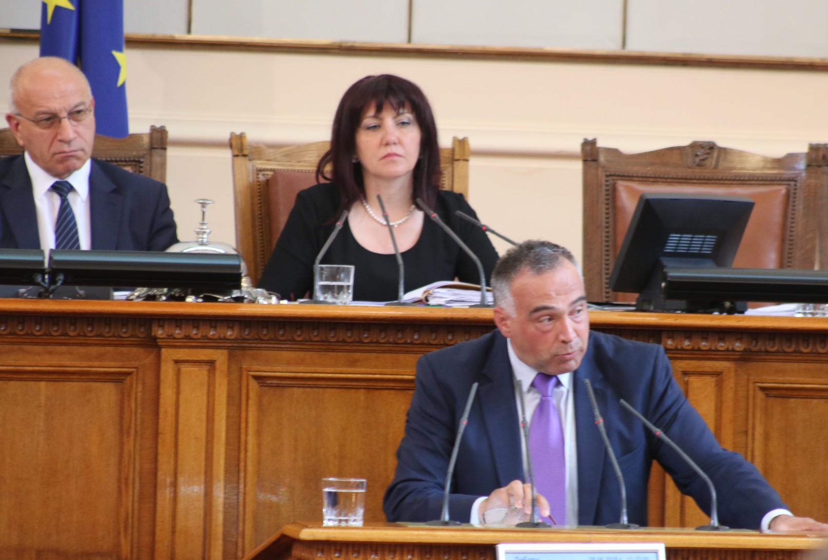 Парламент Антон Кутев