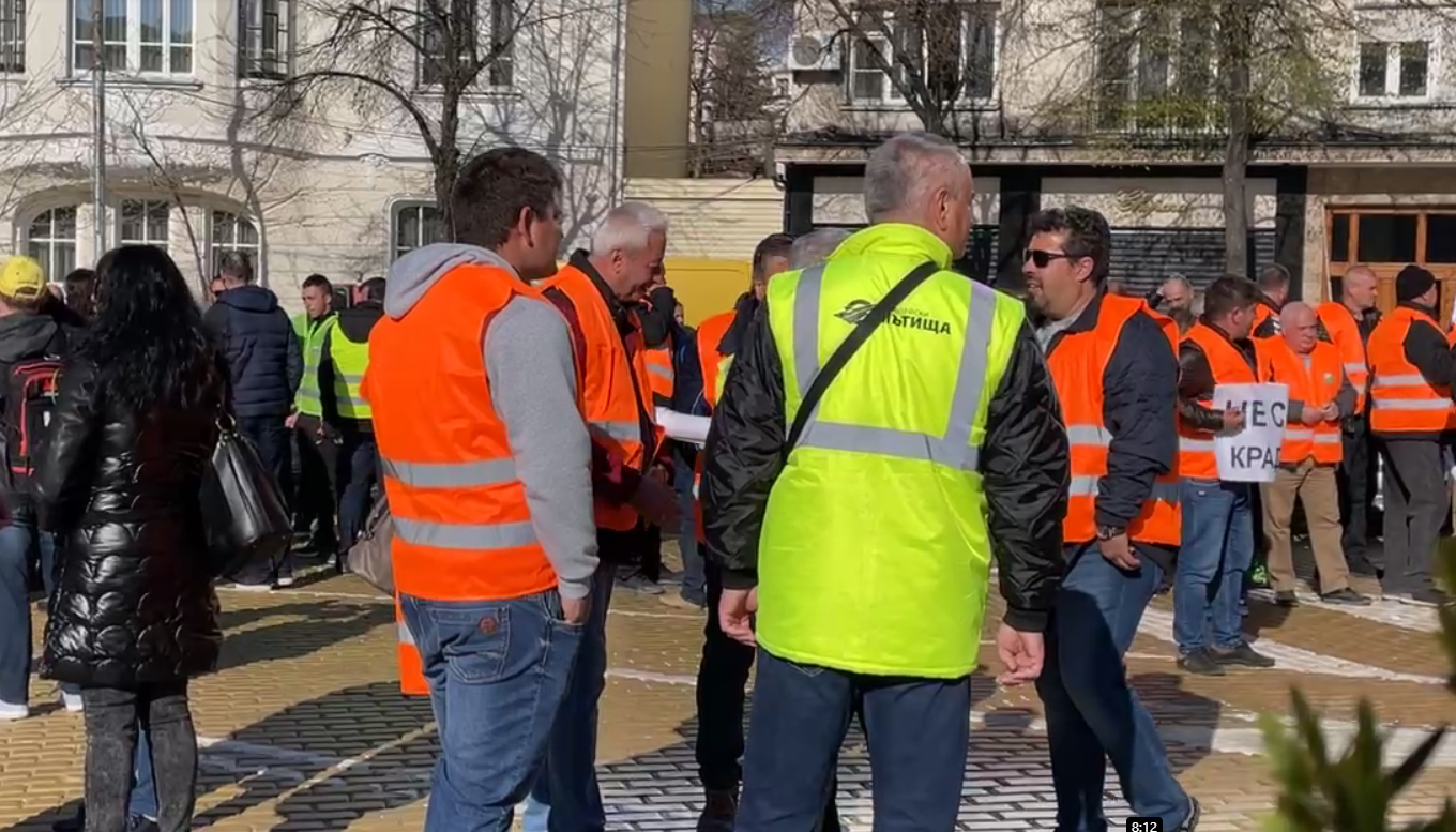 Протест пътни строители