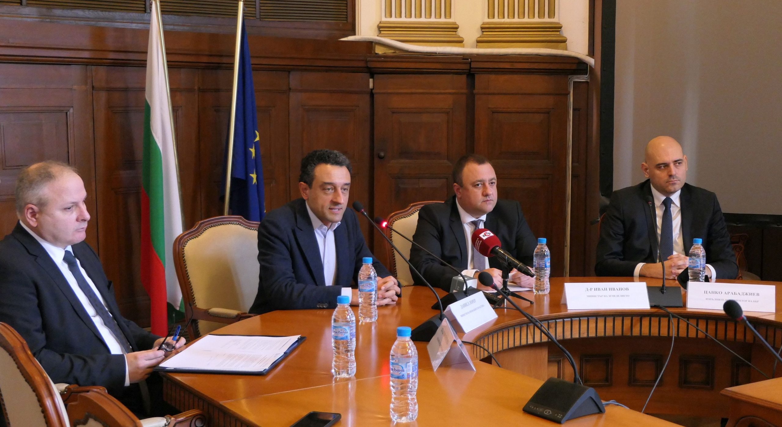 министърът на иновациите и растежа Даниел Лорер на брифинг съвместно с министъра на земеделието Иван Иванов и изпълнителните директори на ББР Владимир Георгиев и Цанко Арабаджиев.