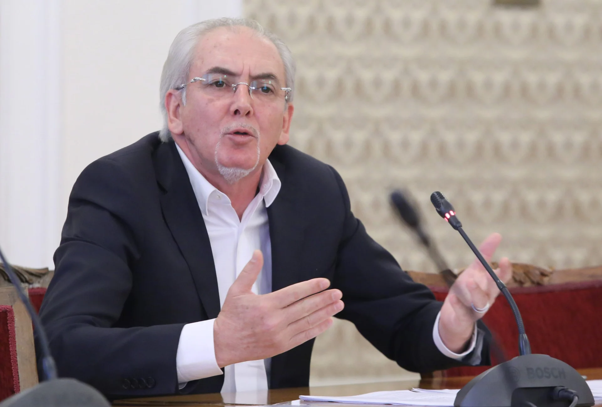 Парламент ДОСТ - Лютви Местан