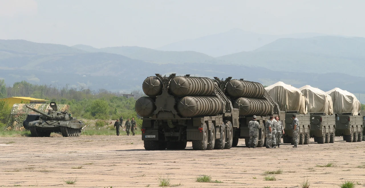 Представяне на нов танк военни войници полигон