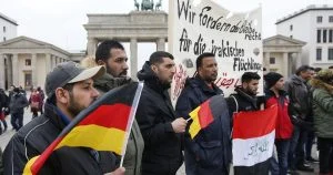 Броят на бежанците в Германия намалява за първи път от 2011 година насам