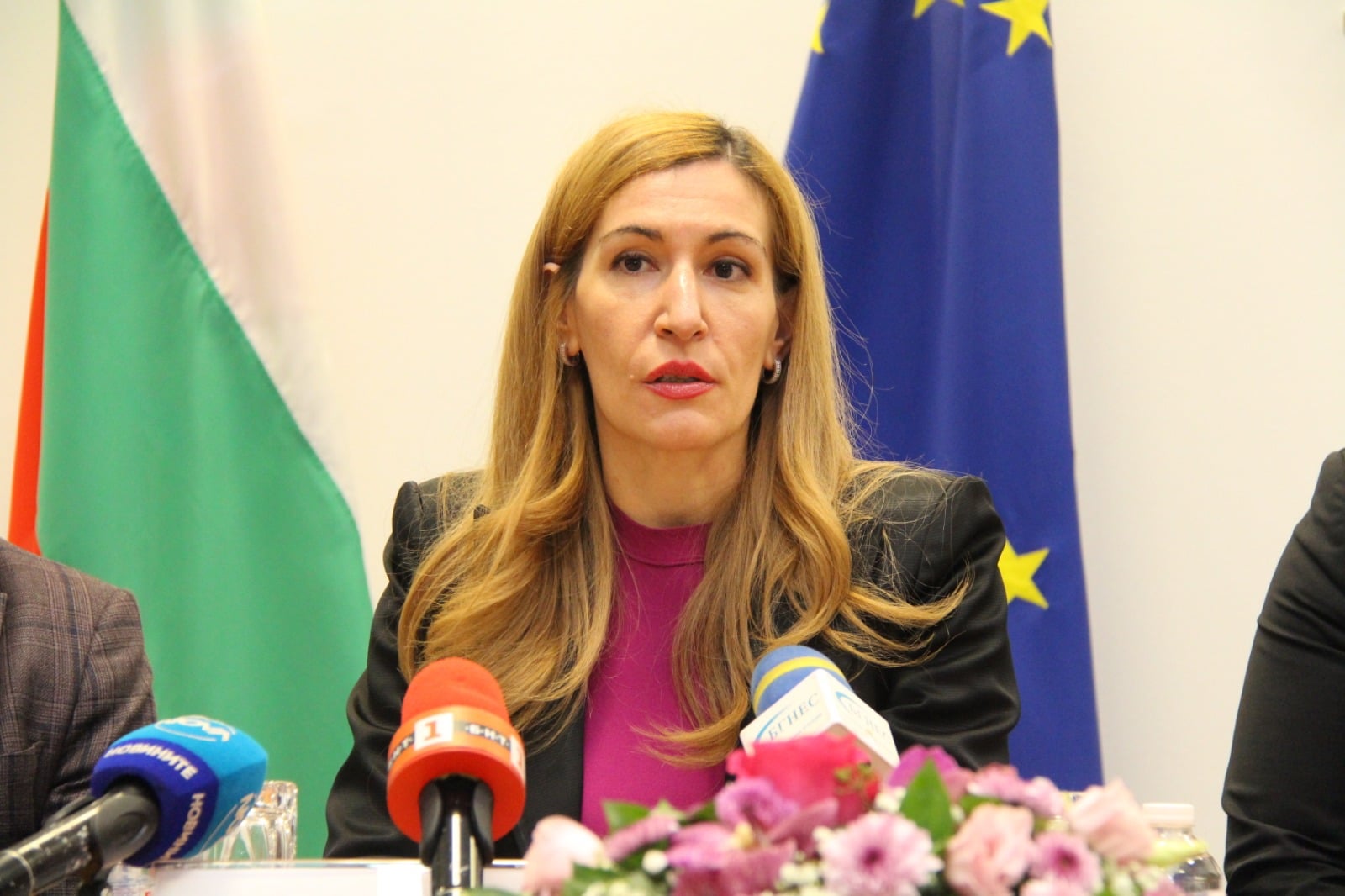 николина ангелкова