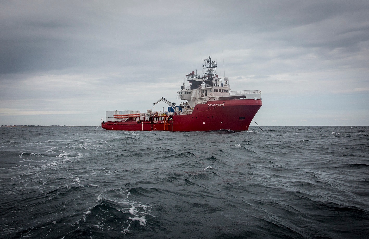 Оушън вайкинг хуманитарен кораб средиземно море