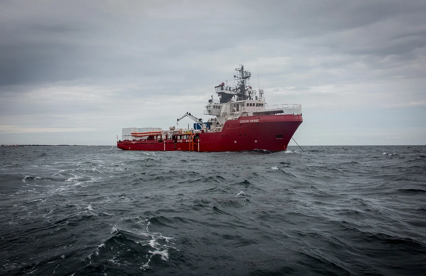 Оушън вайкинг хуманитарен кораб средиземно море