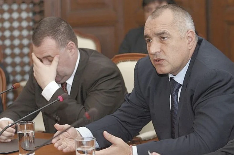 Бившият земеделски министър Мирослав Найденов се чуди кой му "вади ножа". След разкритията му от тази седмица
