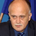 В Министерството на здравеопазването Асоциация Муковисцидоза България  поднесе 65 рози на министъра на здравеопазването д-р Петър Москов по повод Международния ден на болните от муковисдидоза. Бойко Пенков - зам. мин. на здравеопазването