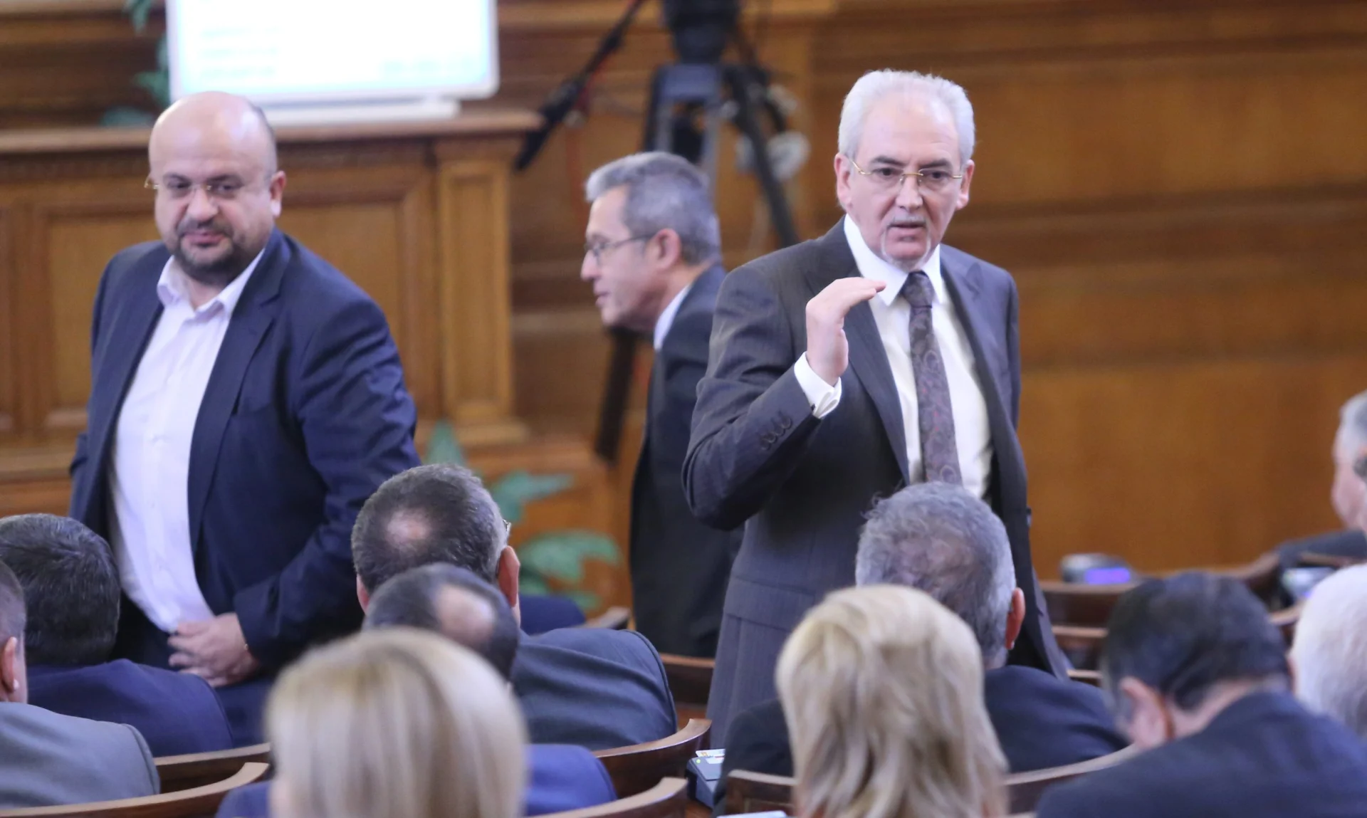 Парламент Лютви Местан