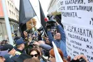 Протест срещу Валери Симеонов