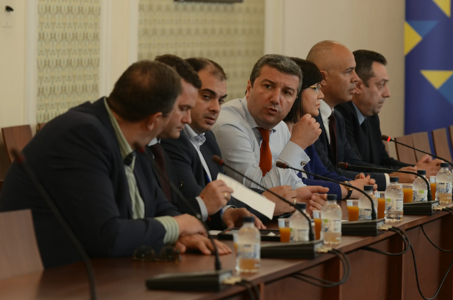Парламент среща на корнелия нинова с превозвачи