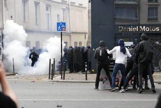 Сблъсъци по време на шествията в Париж - 1 май