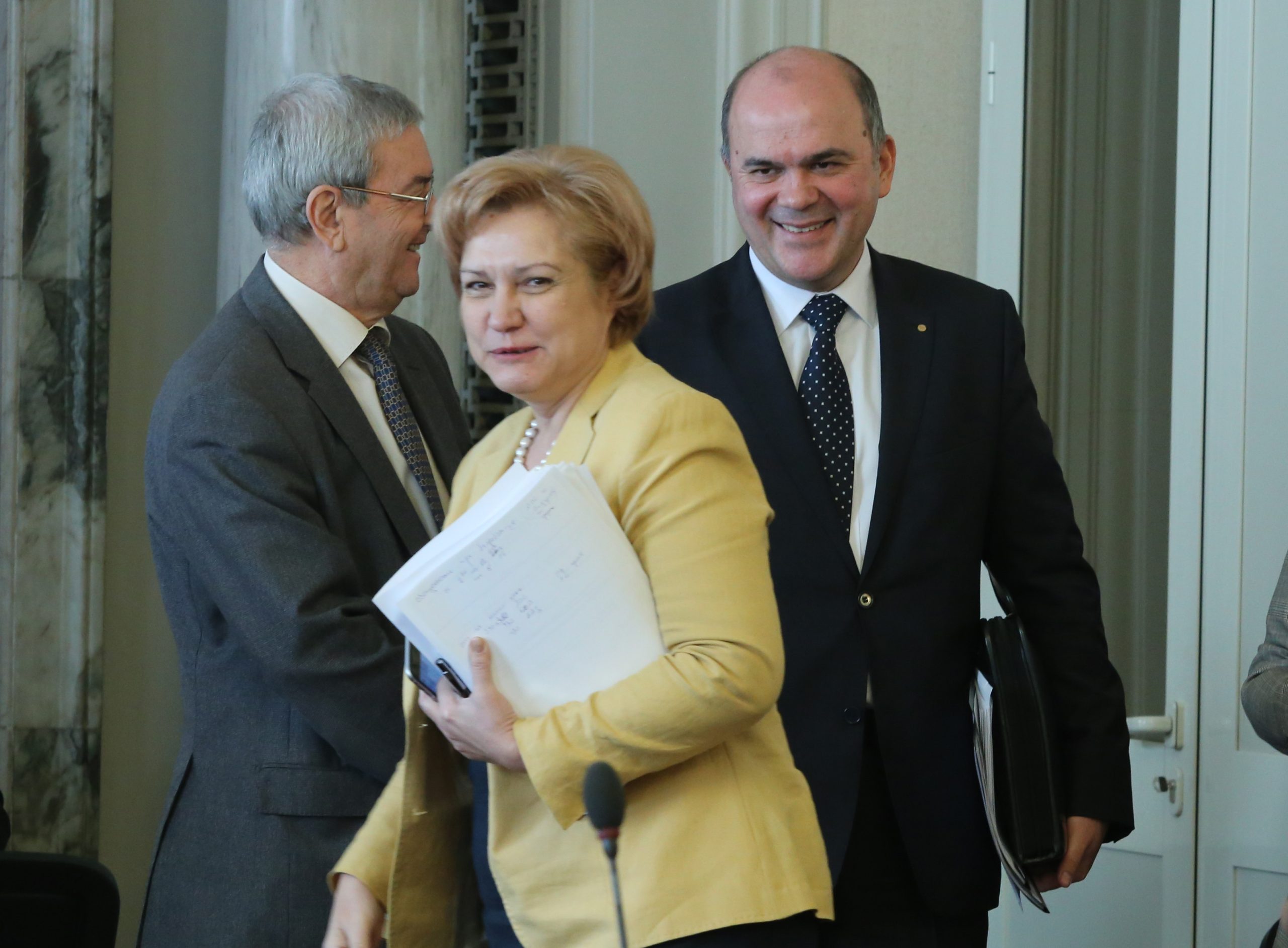 Парламент Комисия по бюджет и финанси Менда Стоянова