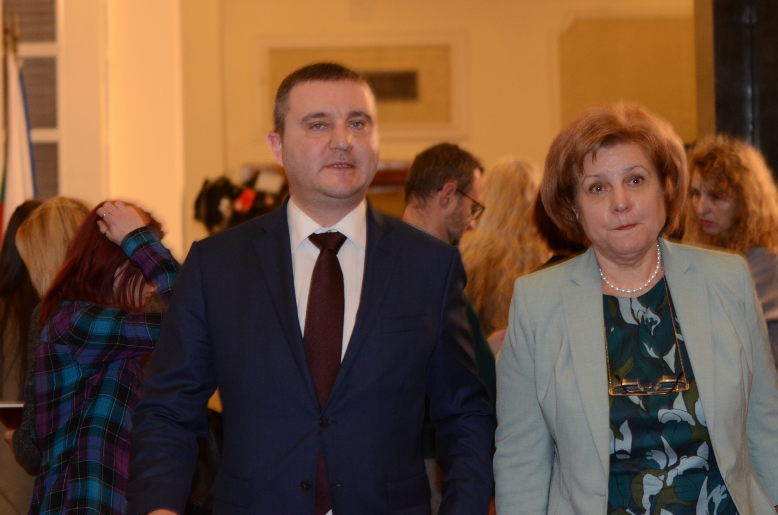 Парламент Владислав Горанов Менда Стоянова