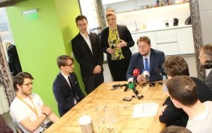 В Puzl CowOrKing министърът на икономиката Теодор Седларски се срещна с предприемачи