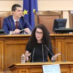 Парламент вот на недоверие към кабинета на Кирил Петков Калина Константинова