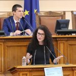 Парламент вот на недоверие към кабинета на Кирил Петков  Калина Константинова