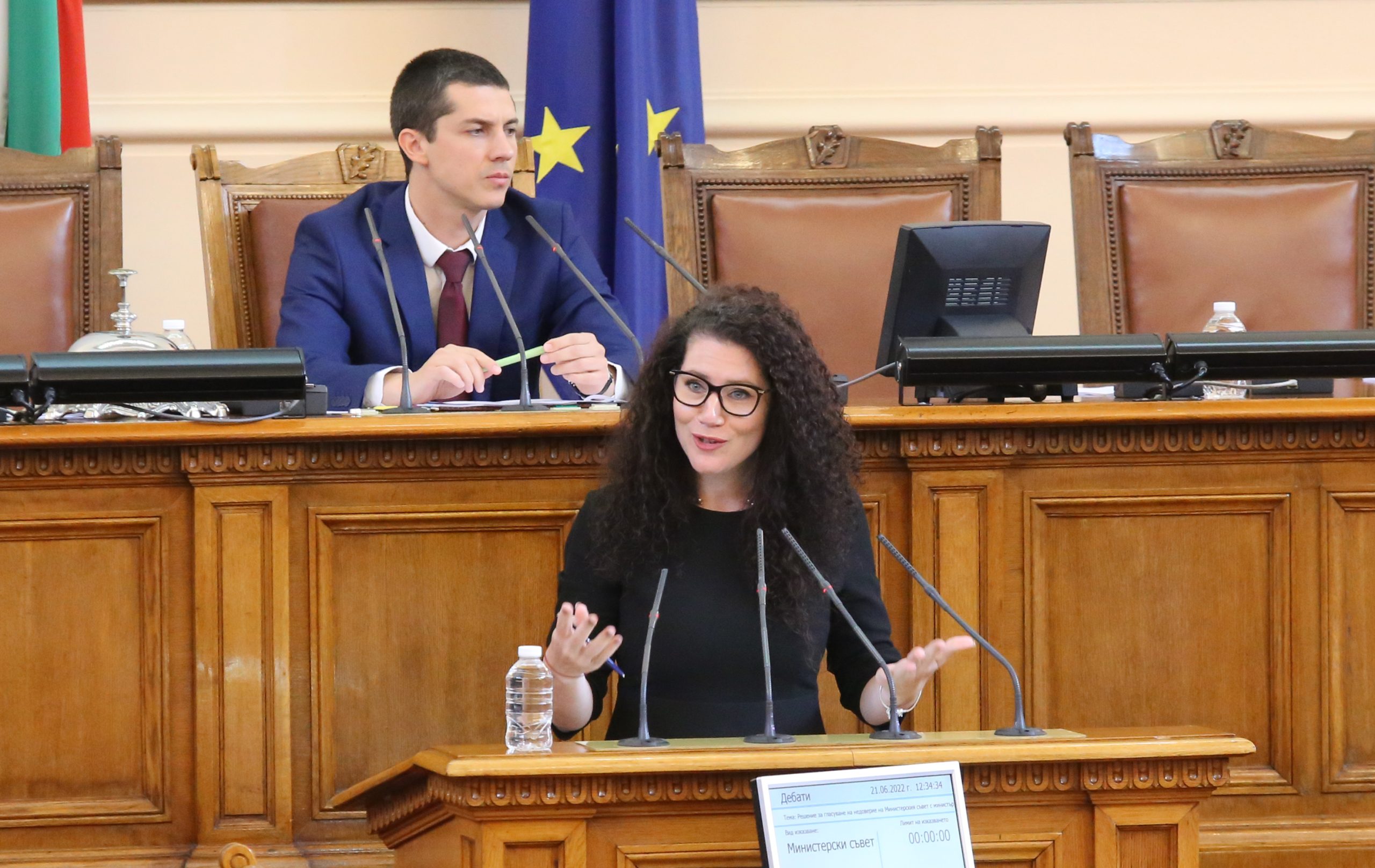 Парламент вот на недоверие към кабинета на Кирил Петков  Калина Константинова