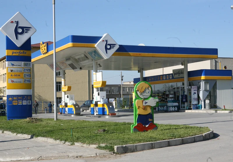 Бензиностанция Петрол