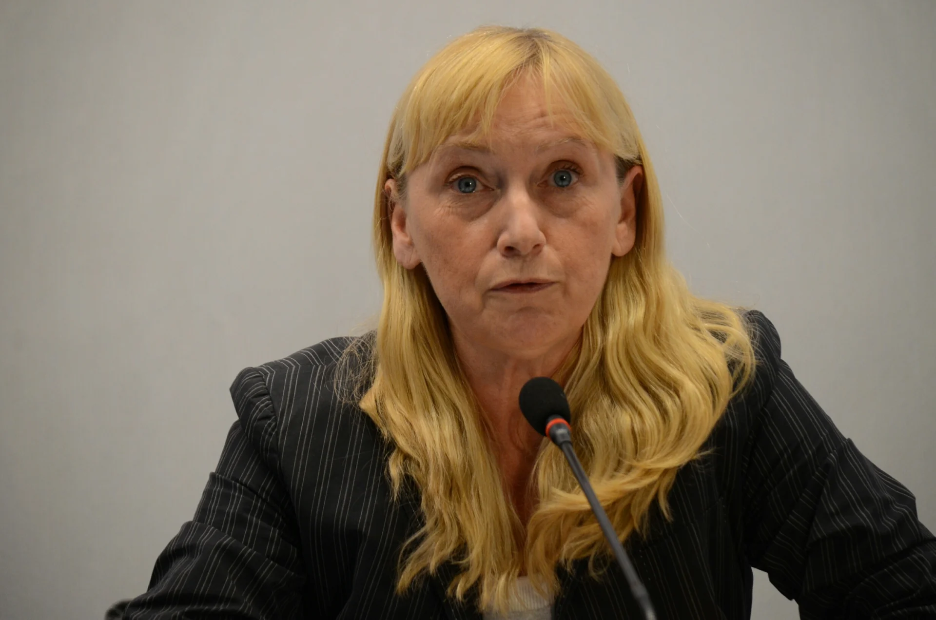 БСП пресконференция Елена Йончева ало Банов съм