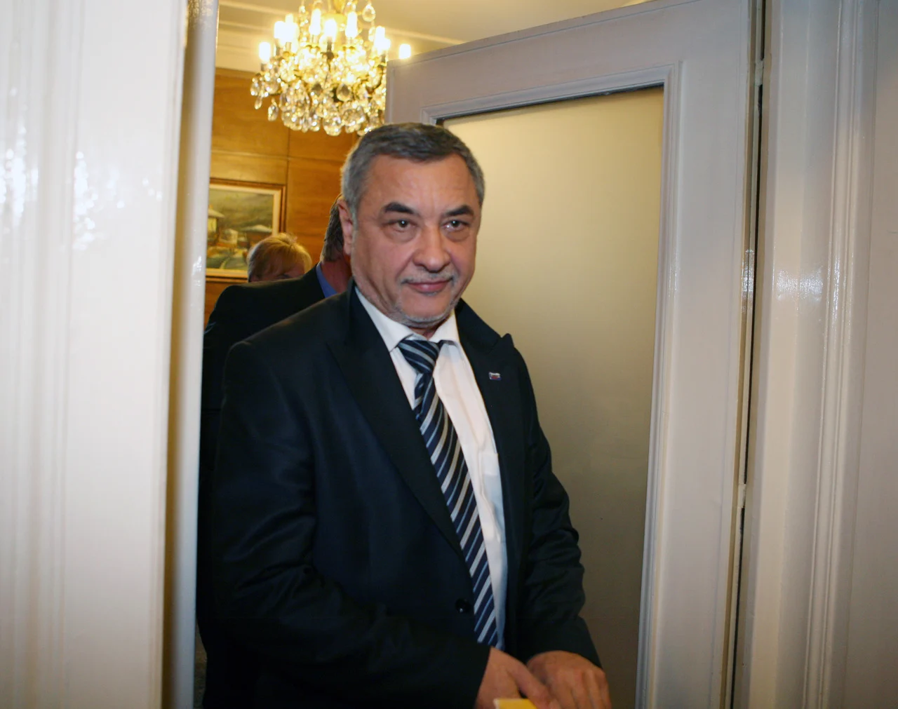 ПарламентКонсултации за правителство Валери Симеонов