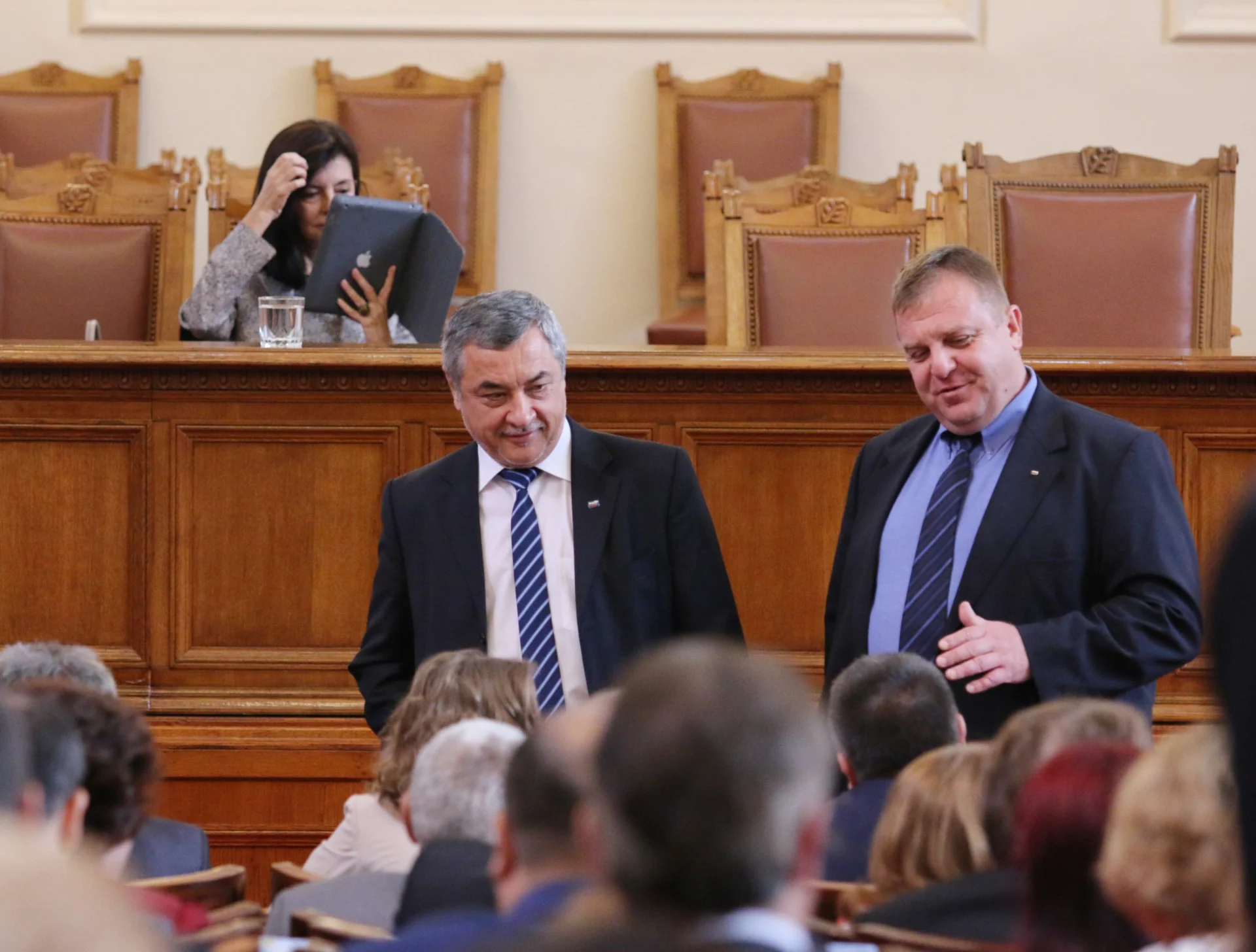 Парламент обсъждане на промените в Конституцията на първо четене Меглена Кунева Валери Симеонов Красимир Каракачанов
