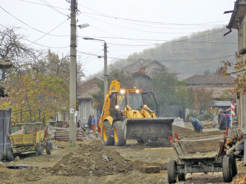Изграждането на ВиК мрежите в незнайни села и паланки през 2009-а напълни джобовете на определени "бизнесмени". Сега те ще имат възможност отново да изкарат някой лев.