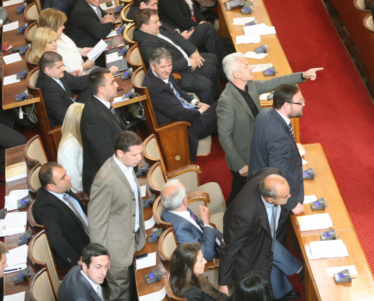 ПарламентКлетва на Пламен ОрешарскиВолен Сидеров - АтакаДесислав Чуколов - Атака