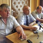 Шефът на автомобилната дирекция Петър Петров (вляво) вече е с обвинение като ръководител на организирана престъпна група за събиране на подкупи.