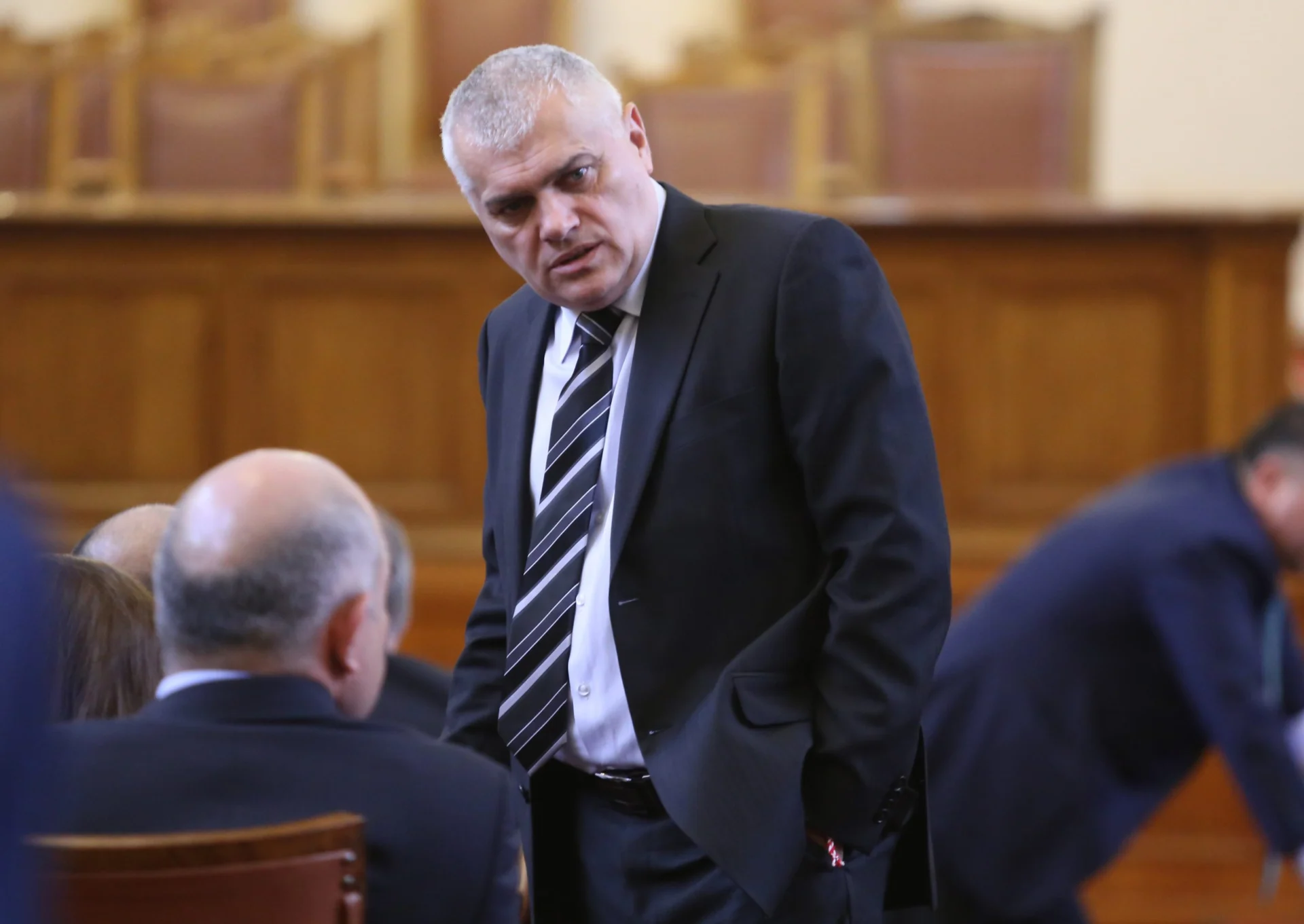 Парламент Валентин Радев