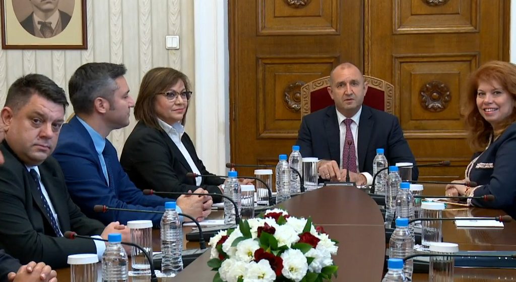 Президентът кани БСП на консултации в сряда 1 Президентство консултации за правителство БСП Корнелия Нинова Румен Радев