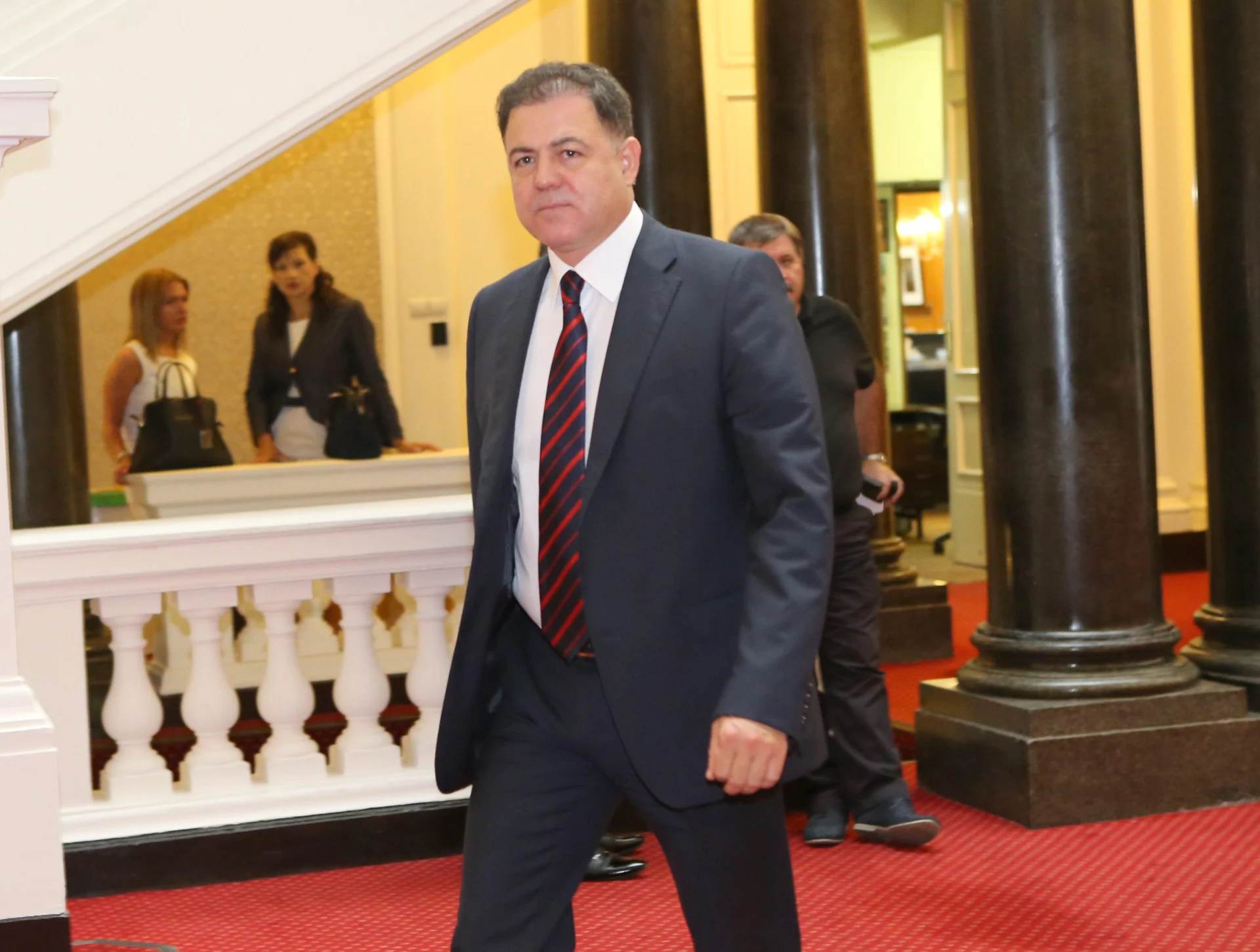 Парламент Николай Ненчев