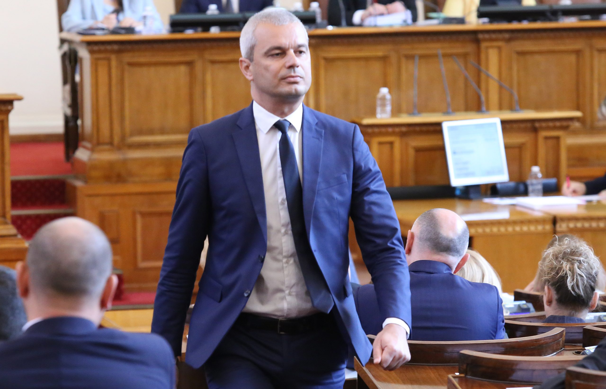 Парламент Костадин Костадинов