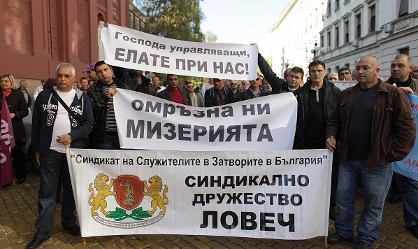 надзиратели