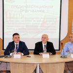 министърът на транспорта и съобщенията Николай Събев на работна среща за възобновяването на проекта за градска железница в Русе