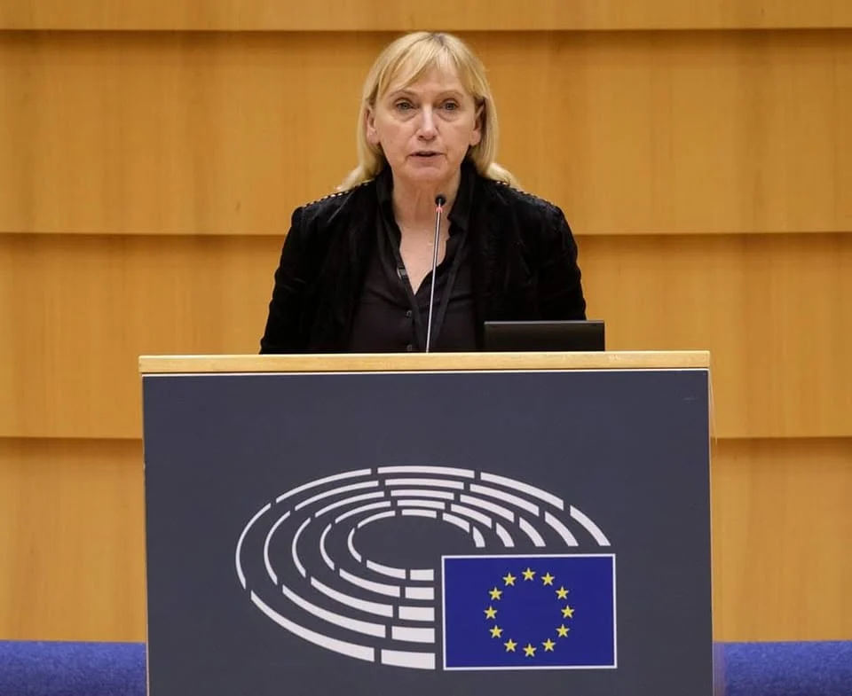 Новата кауза на Елена Йончева – битката срещу разследването на полетите на Пеевски